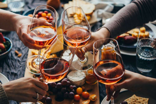 Comment choisir son vin pour un dîner entre amis ?